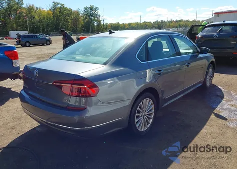 2017 Volkswagen Passat 1.8T Se z USA, uszkodzony, nr VIN 1VWBT7A33HC082654